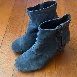 Toms Kelsey suede wedge booties 6.5